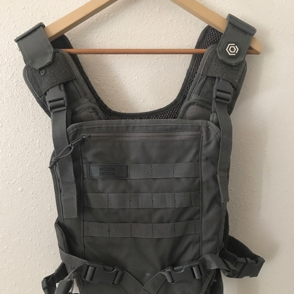 Mission critical baby carrier - Picture 2 of 4